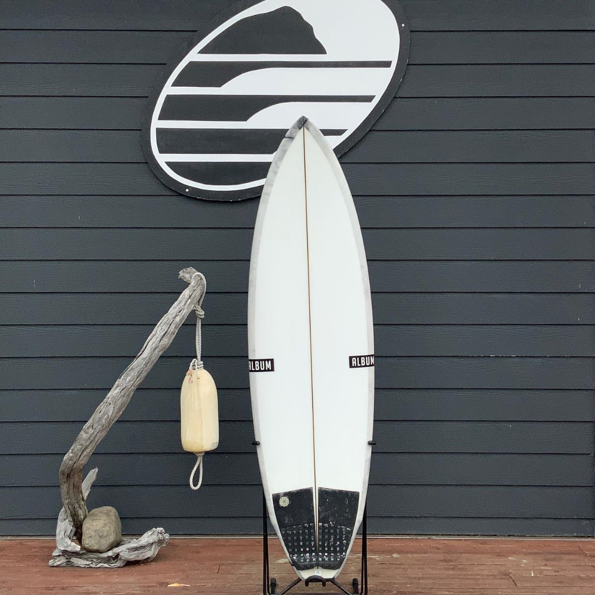 Album Surf Freewing 5'8 x 18 ¾ x 2 7/16 Surfboard • USED 