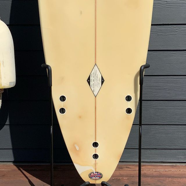 Load image into Gallery viewer, Arakawa M200 7&#39;0 x 19 ⅛ x 2 ⅔ Surfboard • USED
