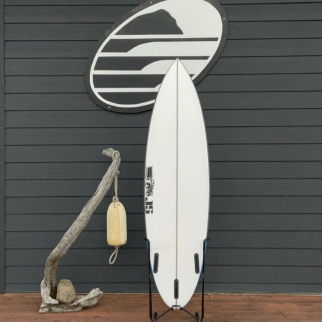 Load image into Gallery viewer, JS Industries Monsta Box 6&#39;1 x 19 ⅛ x 2 ⅜ Surfboard • USED
