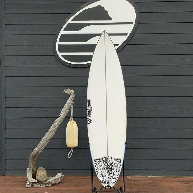 Load image into Gallery viewer, JS Industries Monsta Box 6&#39;1 x 19 ⅛ x 2 ⅜ Surfboard • USED
