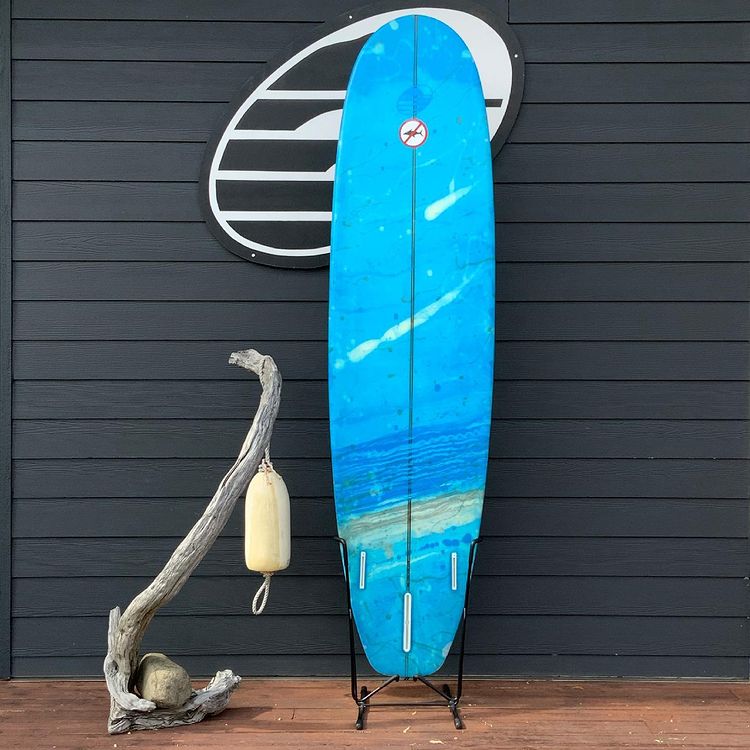 Load image into Gallery viewer, Sharky Plug 7&#39;9 ½ x 23 x 2 ⅞ Surfboard • USED
