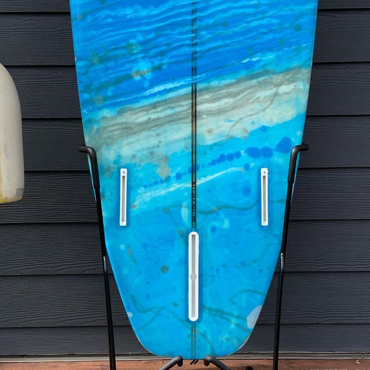 Load image into Gallery viewer, Sharky Plug 7&#39;9 ½ x 23 x 2 ⅞ Surfboard • USED
