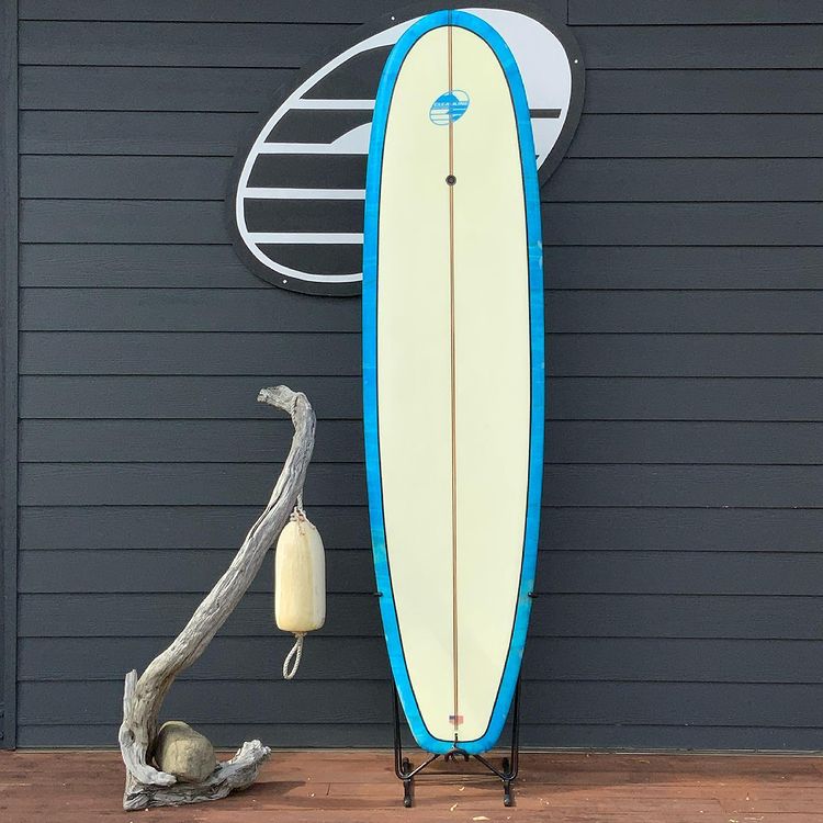 Load image into Gallery viewer, Sharky Plug 7&#39;9 ½ x 23 x 2 ⅞ Surfboard • USED
