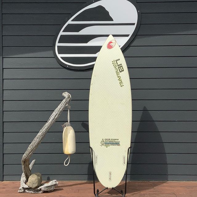 Load image into Gallery viewer, Lib Tech Bowl Series 6&#39;2 x 20 13/16 x 2 ⅛ Surfboard • USED
