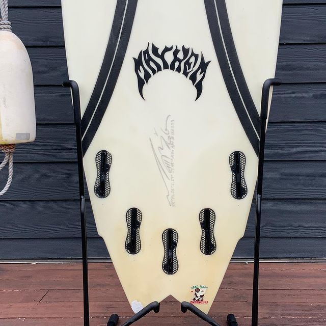 Load image into Gallery viewer, Lost RNF Redux 5&#39;5 x 19 ¼ x 2.24 Surfboard • USED
