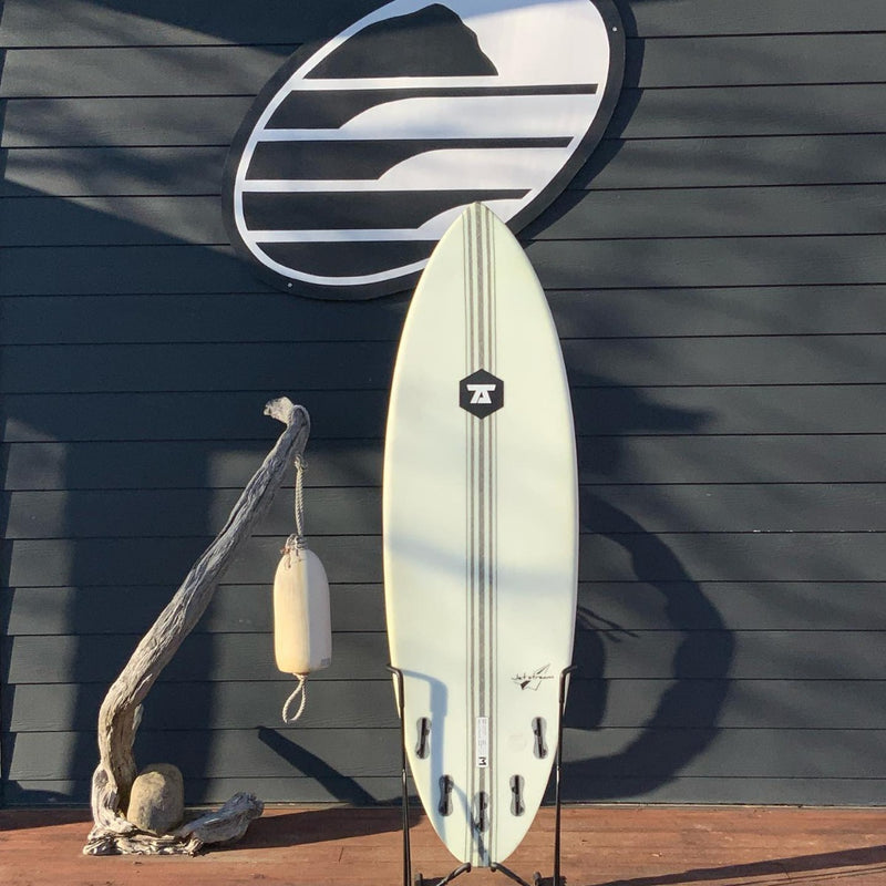 Load image into Gallery viewer, 7S Jet Stream 5&#39;7 x 19 ¼ x 2 ⅜ Surfboard • LIKE NEW
