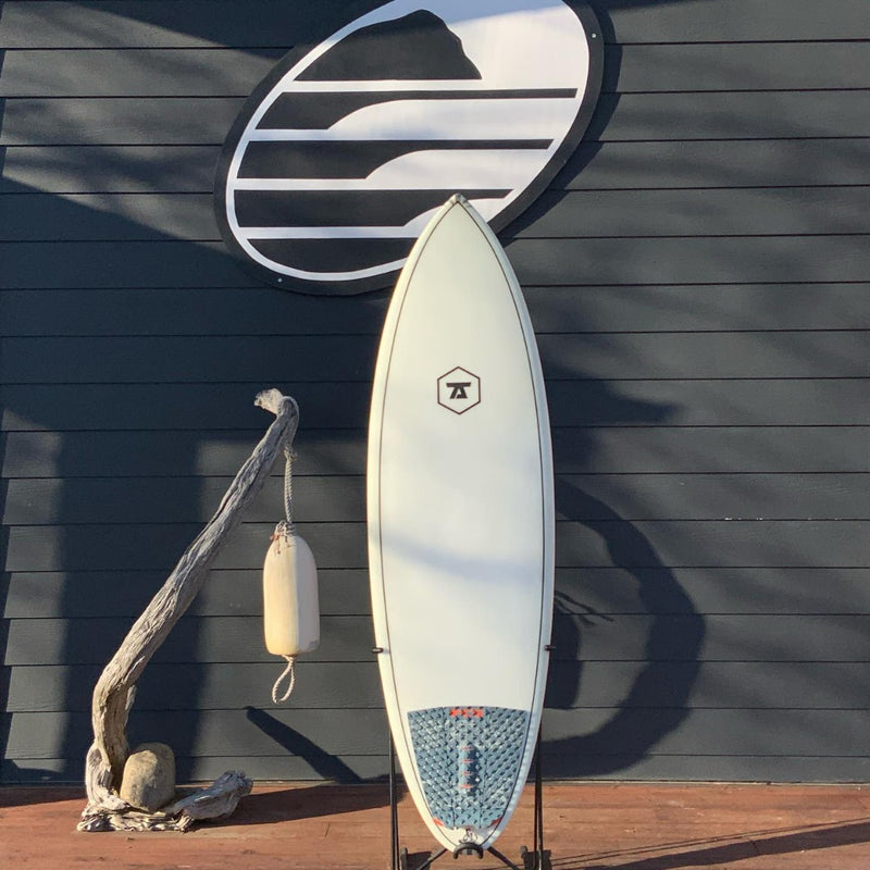 Load image into Gallery viewer, 7S Jet Stream 5&#39;7 x 19 ¼ x 2 ⅜ Surfboard • LIKE NEW
