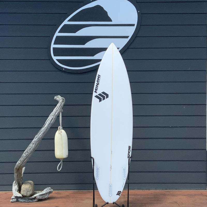 Load image into Gallery viewer, Minami The Blaze Grom 5&#39;11 x 18 ¼ x 2 ⅛ Surfboard • USED
