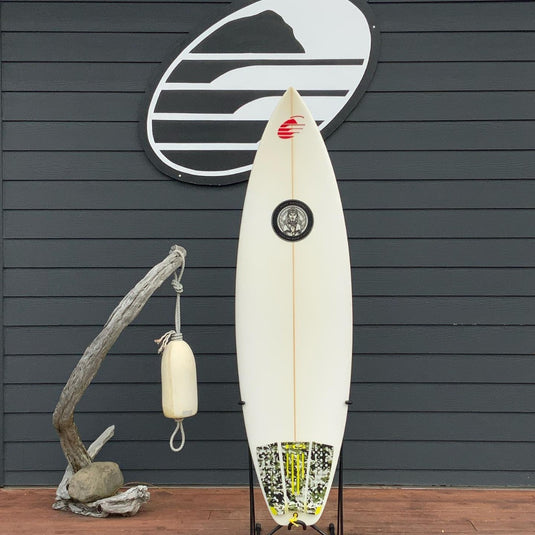 Bauer Custom 6'0 x 19 ½ x 2 ⅝ Surfboard • USED