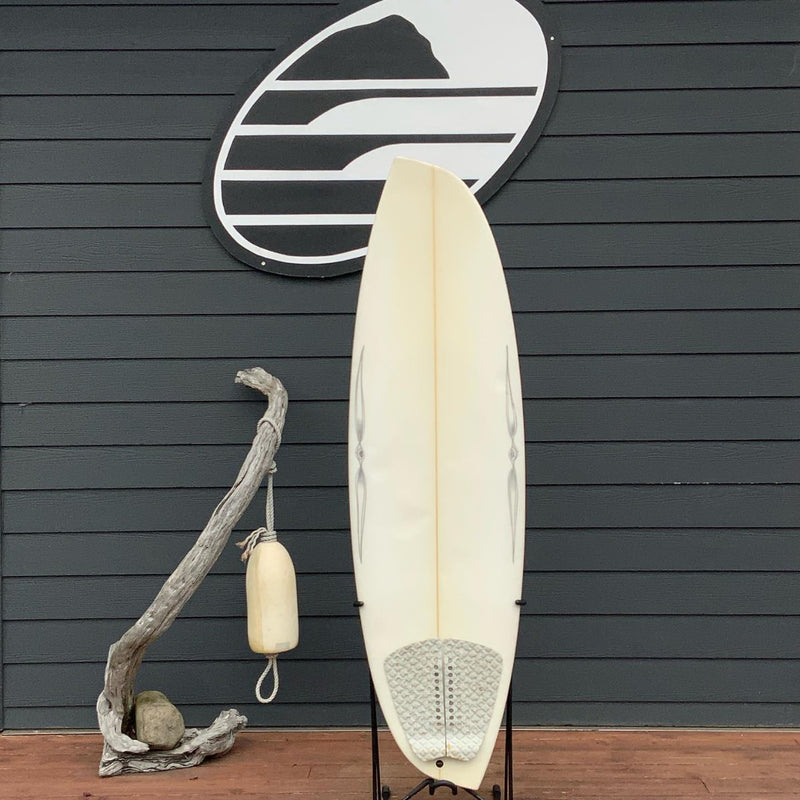 Load image into Gallery viewer, Ryan Burch Parallelogram 5&#39;8 x 19 ½ x 2 ¼ Surfboard • USED
