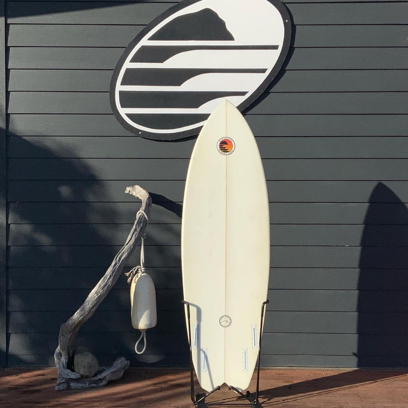 Load image into Gallery viewer, Nomad Fish 5&#39;8 x 20 ¾ x 2 ½ Surfboard • USED
