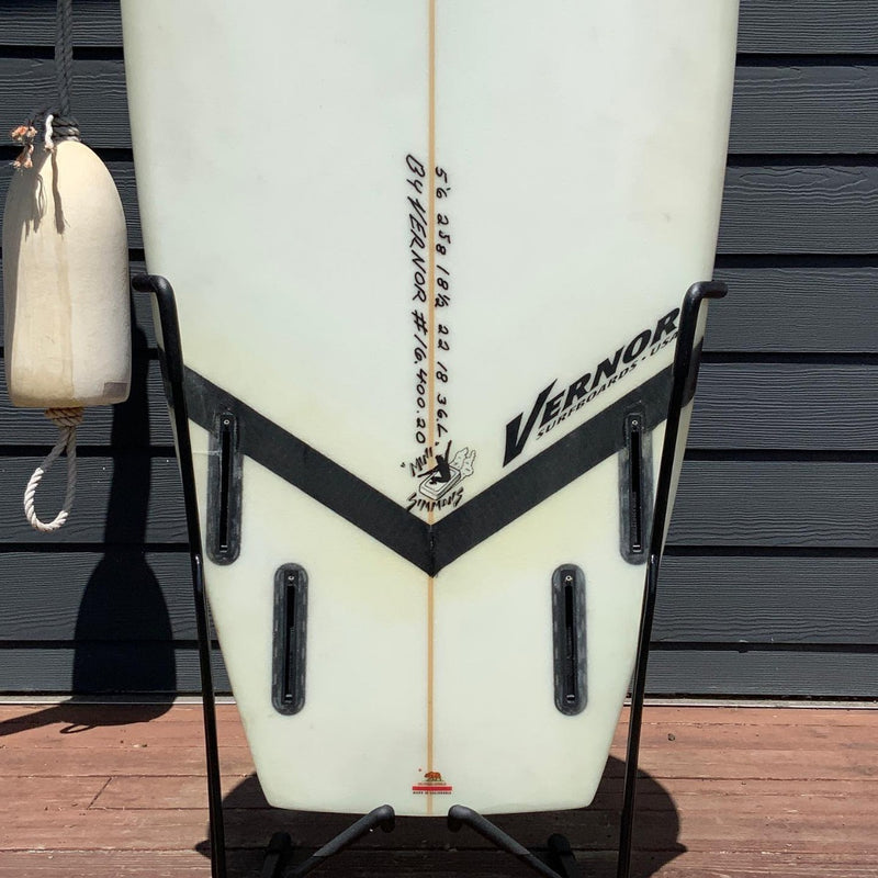 Load image into Gallery viewer, Vernor Mini Simmons 5&#39;6 x 22 x 2 ⅝ Surfboard • USED
