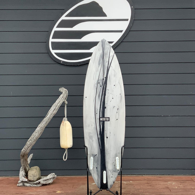 Album Surf Freewing 5'8 x 18 ¾ x 2 7/16 Surfboard • USED 