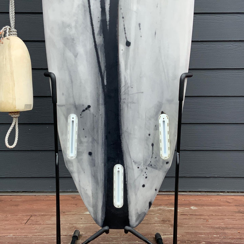 Load image into Gallery viewer, Album Surf Freewing 5&#39;8 x 18 ¾ x 2 7/16 Surfboard • USED
