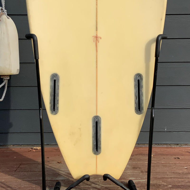 Load image into Gallery viewer, Neverlander Custom 5&#39;6 x 19 ½ x 2 ½ Surfboard • USED
