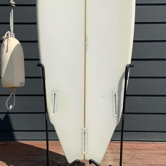 Sean Bailey Custom 6'0 x 19 ⅞ x 2 ¾ Surfboard • USED