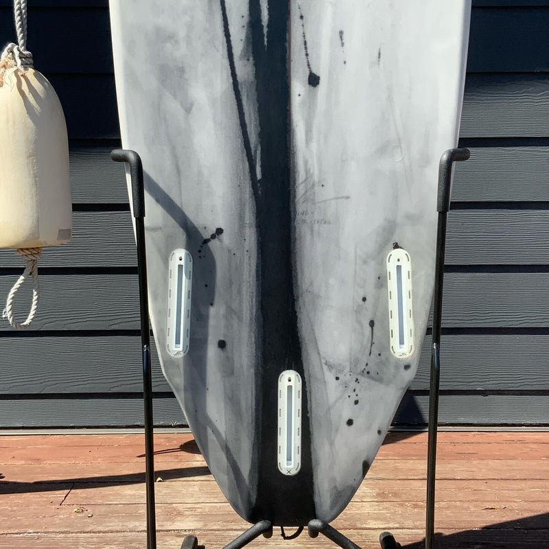 Load image into Gallery viewer, Album Surf Freewing 5&#39;8 x 18 ¾ x 2 7/16 Surfboard • USED
