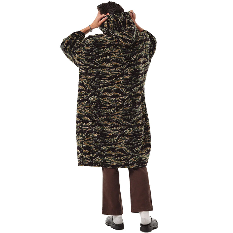 Load image into Gallery viewer, Slowtide Major Chilling Fleece Hooded Changing Poncho
