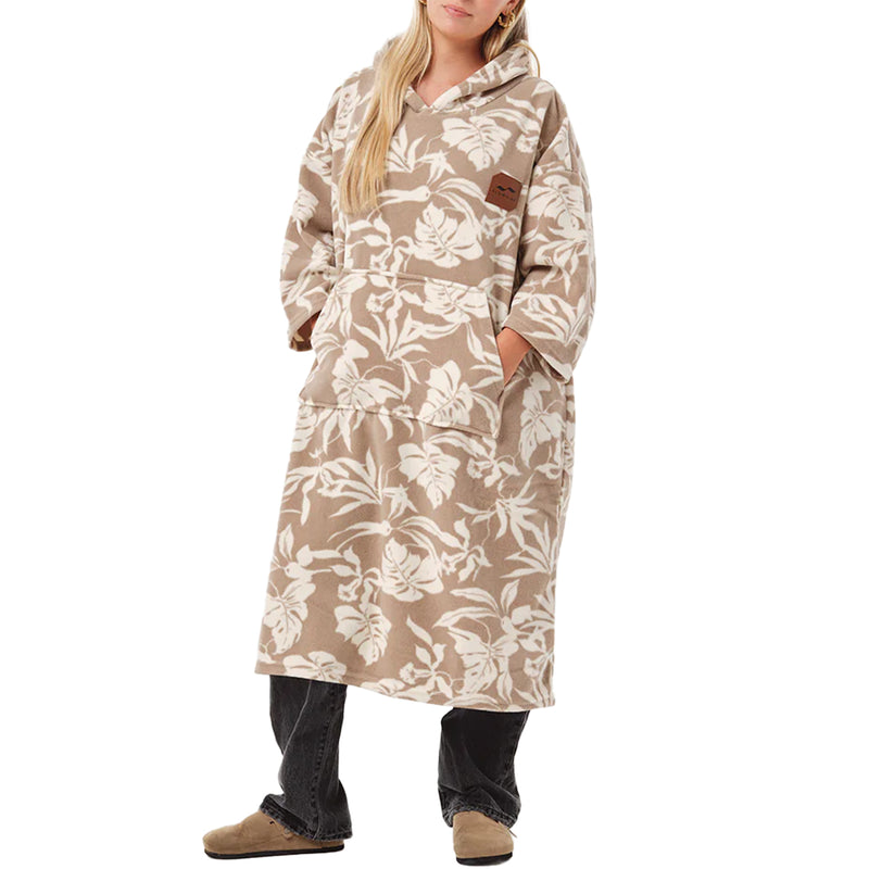 Load image into Gallery viewer, Slowtide Hauke Chilling Fleece Hooded Changing Poncho
