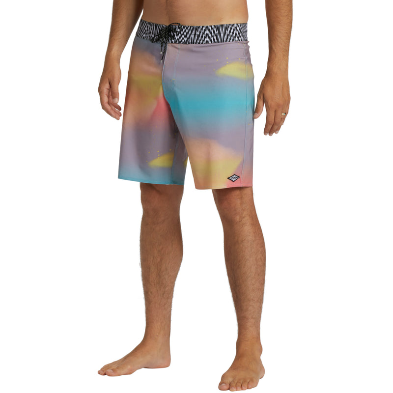 Load image into Gallery viewer, Billabong Riot Pro Performance 19&quot; Boardshorts
