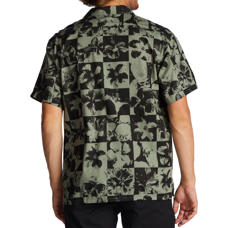 Load image into Gallery viewer, Billabong Sundays Vacay Short Sleeve Button Up Shirt
