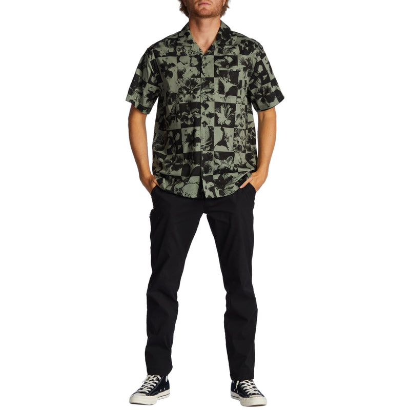 Load image into Gallery viewer, Billabong Sundays Vacay Short Sleeve Button Up Shirt
