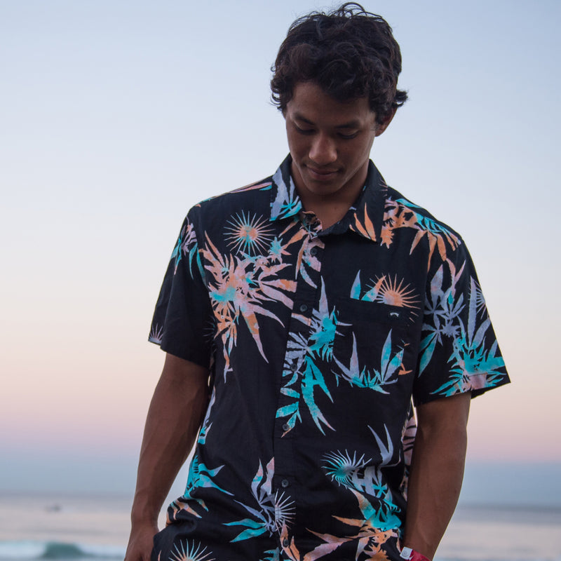 Load image into Gallery viewer, Billabong Sundays Floral Button Down Short Sleeve Shirt
