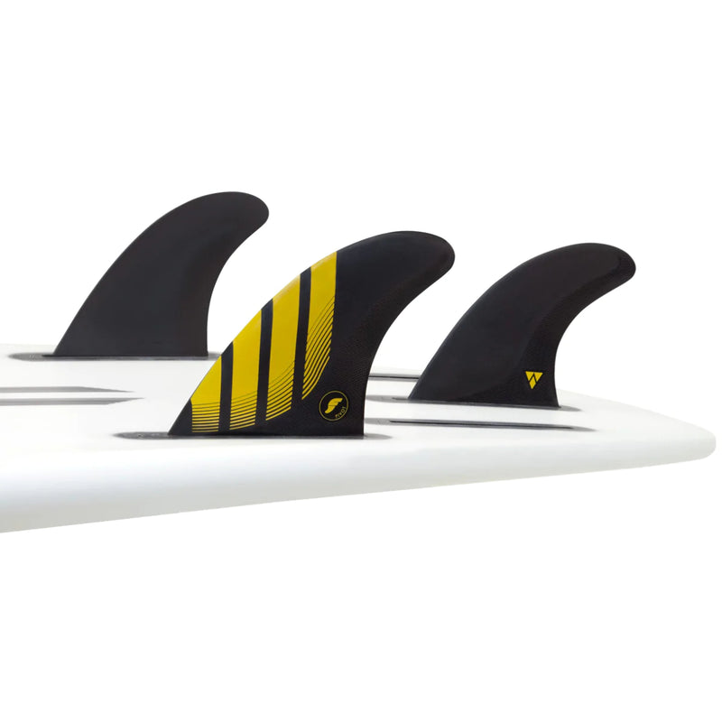 Load image into Gallery viewer, Futures Fins P4 Alpha Tri Fin Set - Small - Carbon/Yellow
