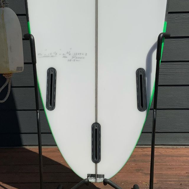 Load image into Gallery viewer, JS Industries Monsta Box 5&#39;11 x 19 ¼ x 2 ⅜ Surfboard • USED
