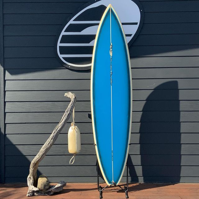 Load image into Gallery viewer, Eric Arakawa Stun Gun 6&#39;2 x 19 3/8 x 2 1/2 Surfboard - Deck
