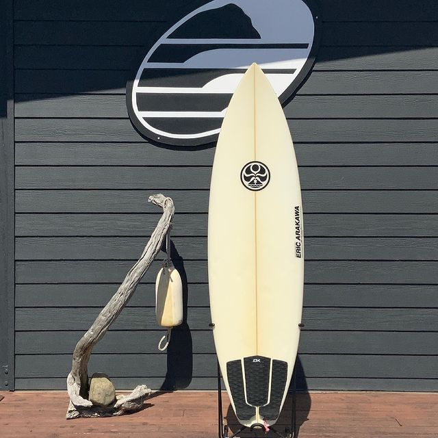 Load image into Gallery viewer, Eric Arakawa Stun Gun 6&#39;2 x 19 3/8 x 2 1/2 Surfboard - Deck
